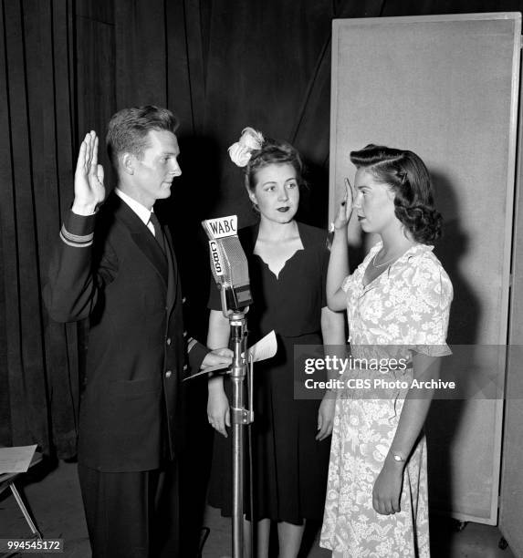 Radio personality and interviewer Margaret Arlen holds a WAVE recruitment drive. WAVES aka: United States Naval Reserve . New recruit is Dorothy G....