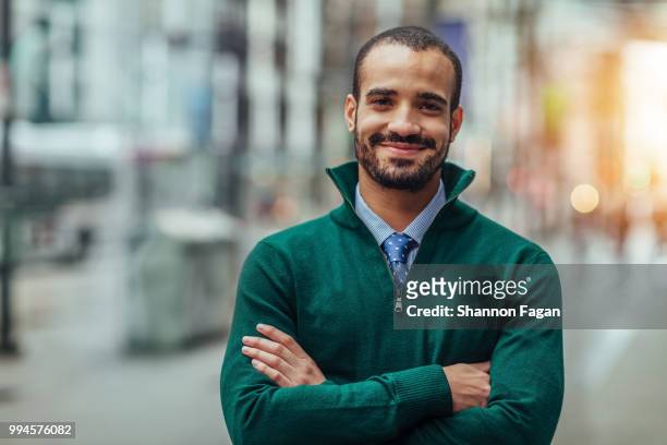 street portrait of a young businessman - victoria canada fotografías e imágenes de stock