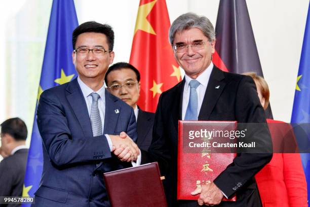 Joe Kaesner , CEO of Siemens AG and Simon Hu Head of Alibaba Cloud Computing Co.Ltd. Shaking hands after they signed a contract in the Chancellory on...