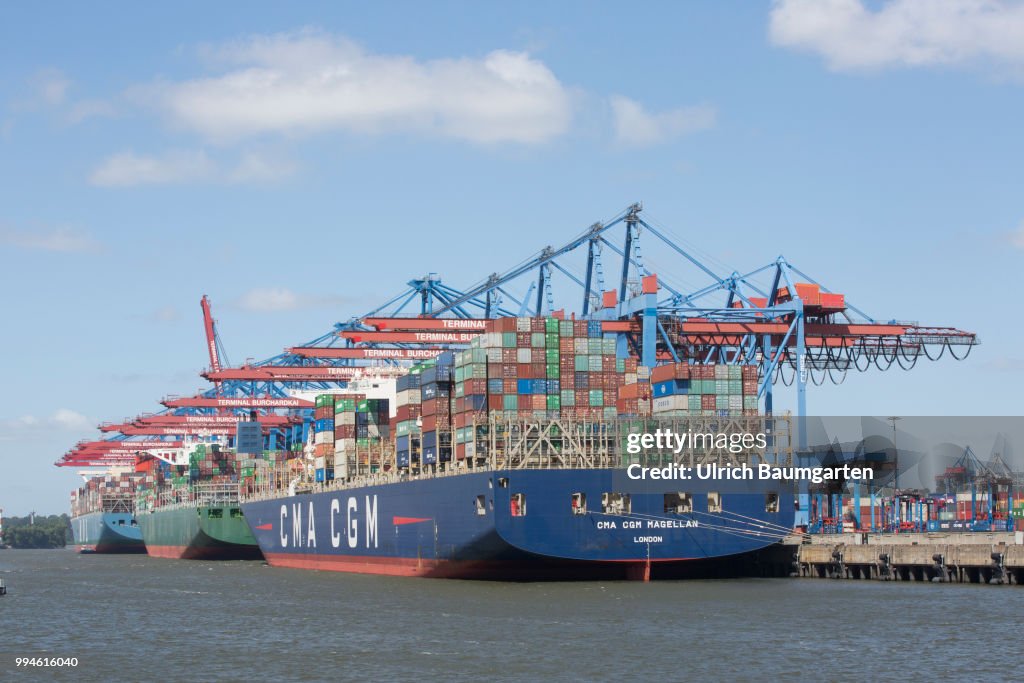Gateway to the world - the container port in Hamburg. Container ships will be loaded with containers.
