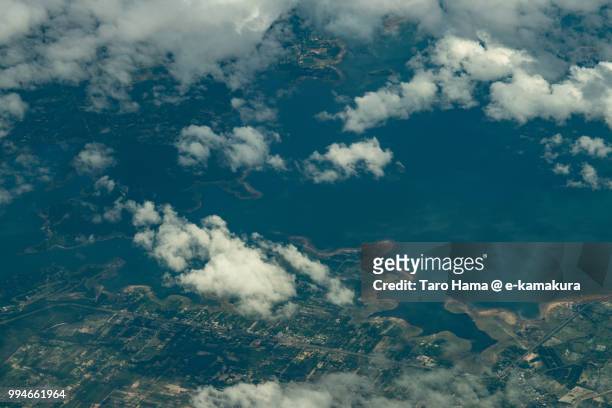 sirindhorn dam in ubon ratchathani province in thailand daytime aerial view from airplane - taro hama 個照片及圖片檔