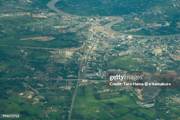 chachoengsao town in thailand daytime aerial view from airplane - taro hama 個照片及圖片檔