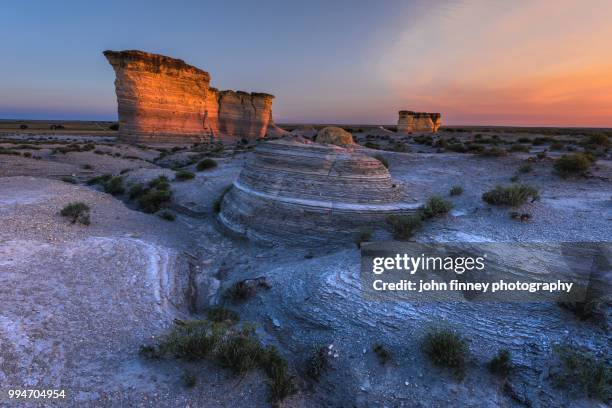 dusk at monument rocks, kansas - great plains stock pictures, royalty-free photos & images