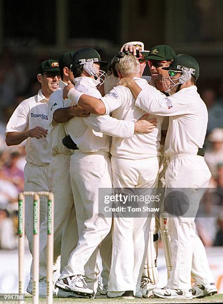 Shane Warne of Australia celebrates his 400th wicket during the 3rd day of the 5th Ashes Test between England and Australia at The AMP Oval, London....