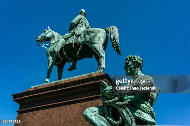 kaiser wilhelm i bronze statue at altona town hall - memorial kaiser wilhelm stock pictures, royalty-free photos & images