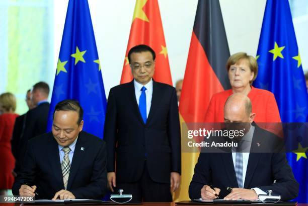 Thuringian Minister of Economy, Science Wolfgang Tiefensee and Chairman of Contemporary Amperex Technology Co Ltd Zeng Yuqun sign an agreement as...