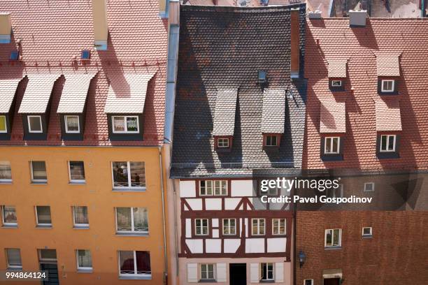 roofs of half-timbered houses in nuremberg's (nürnberg) old town - pavel gospodinov stockfoto's en -beelden