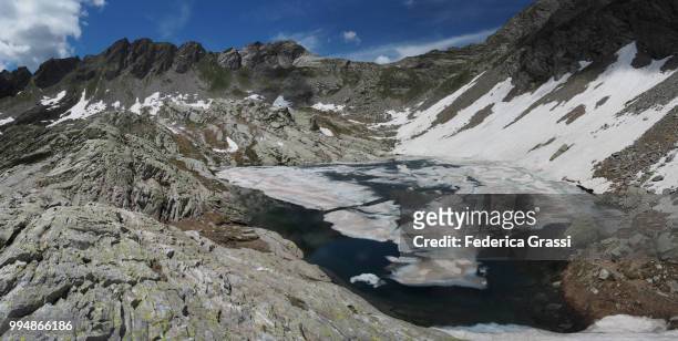 panoramic of alpine lake lago del paione di mezzo in bognanco valley - alpes lepontine - fotografias e filmes do acervo