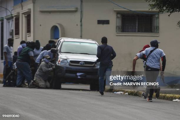 Paramilitaries surround the San Sebastian Basilica, in Diriamba, Nicaragua on July 09, 2018. Armed supporters of the government of Nicaraguan...