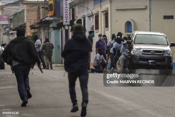 Paramilitaries surround the San Sebastian Basilica, in Diriamba, Nicaragua on July 09, 2018. Armed supporters of the government of Nicaraguan...