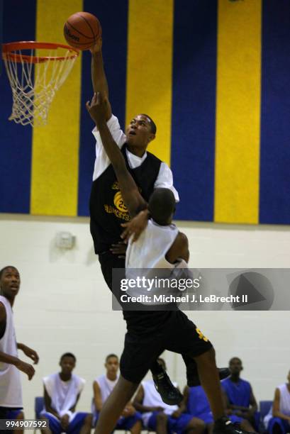 High School Basketball: Simeon Career Academy Derrick Rose in action, dunk during game at Ben Wilson Gymnasium. Chicago, IL CREDIT: Michael J....