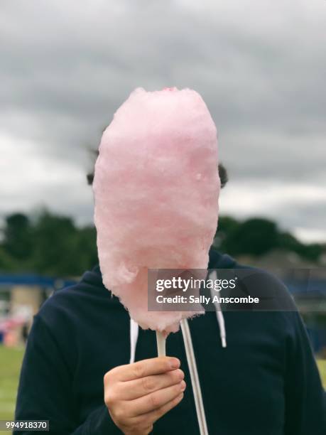 Man holding a candy floss