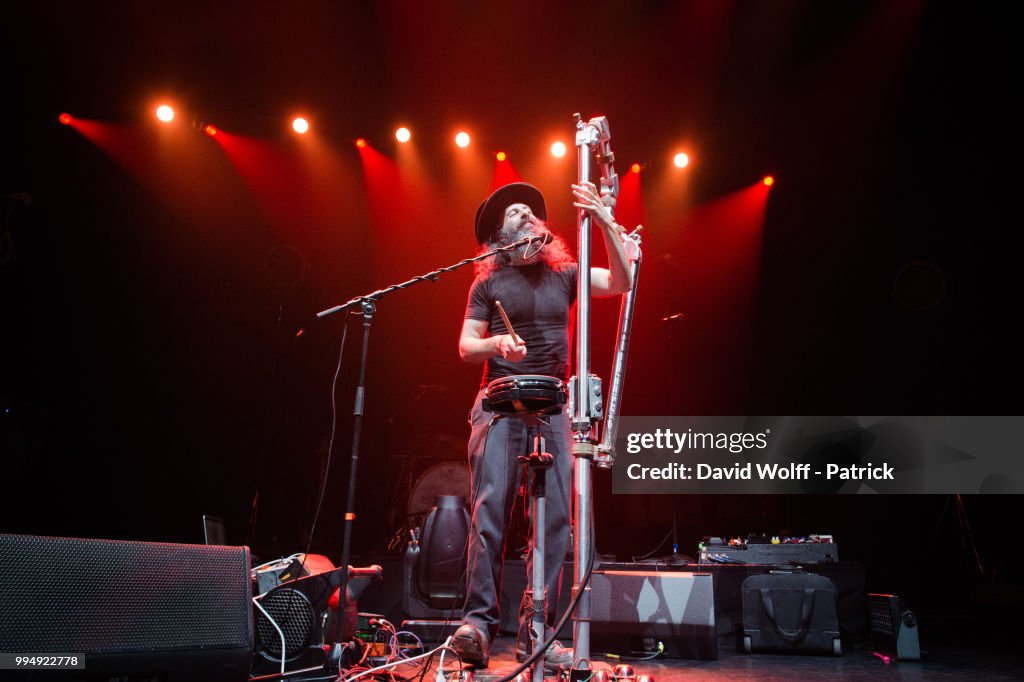 Eels Performs At L'Olympia