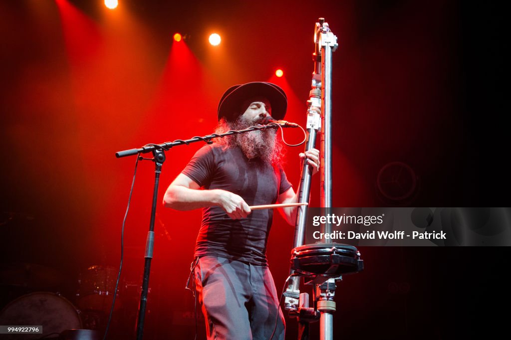 Eels Performs At L'Olympia
