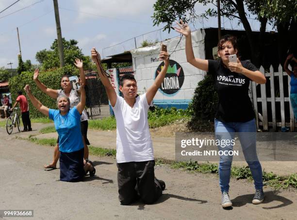 Faithfuls wave as a caravan of the Catholic Church, including cardinal Leopoldo Brenes, passes by in Diriamba, Nicaragua, on July 9, 2018. - Hundreds...