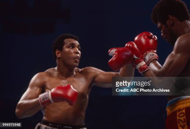 New Orleans, LA Muhammad Ali, Leon Spinks boxing at the Superdome in New Orleans, LA.