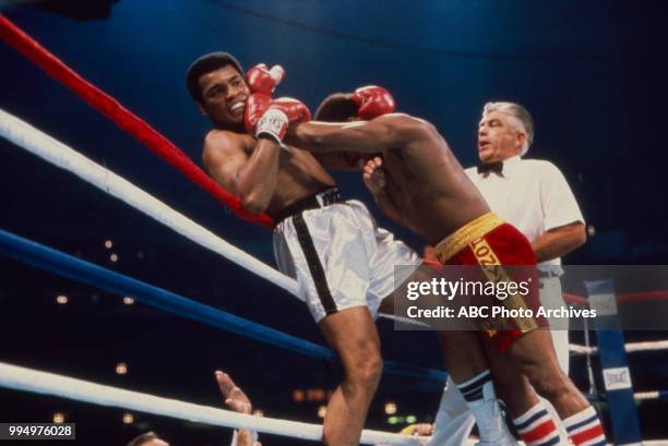 New Orleans, LA Muhammad Ali, Leon Spinks boxing at the Superdome in New Orleans, LA.