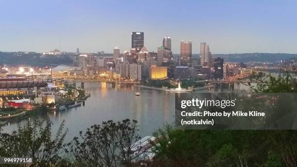 point of pittsburgh - fluss allegheny stock-fotos und bilder