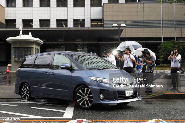 Police vehicle carrying suspect Ayumi Kuboki leaves the Kanagawa Prefecture Police Headquarters as she is sent to prosecutors on July 9, 2018 in...