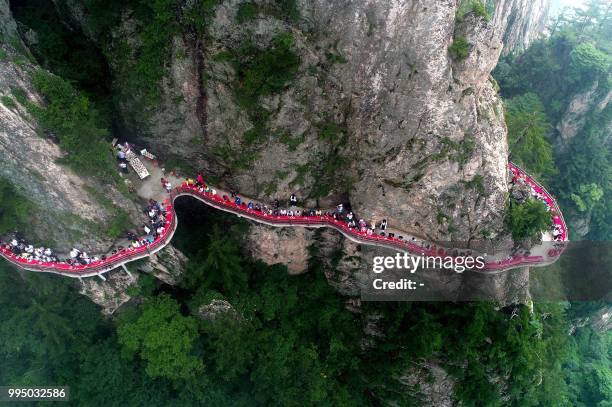 This photo taken on July 8, 2018 shows an aerial view of a banquet held along the edge of a cliff, at Laojun Mountain in Luoyang in China's central...