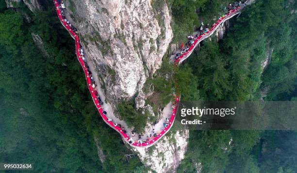 This photo taken on July 8, 2018 shows an aerial view of a banquet held along the edge of a cliff, at Laojun Mountain in Luoyang in China's central...