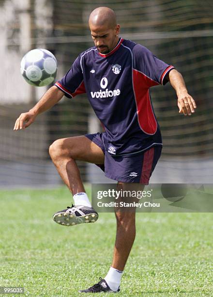 Juan Sebastian Veron of Manchester United during a training session held at the Fam training ground in Petaling Jaya, Malaysia during the Manchester...