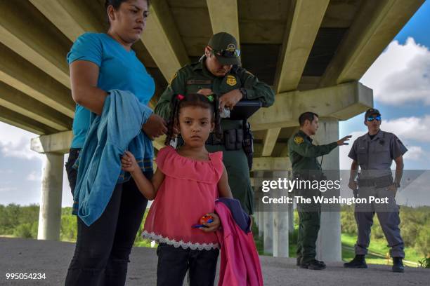 Yojany Santos from Honduras, and her 5 year old daughter, Betsa are detained by United States Border Patrol agents for illegally crossing into the...