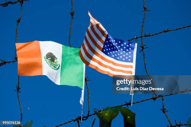 the wall of shame - estandarte fotografías e imágenes de stock