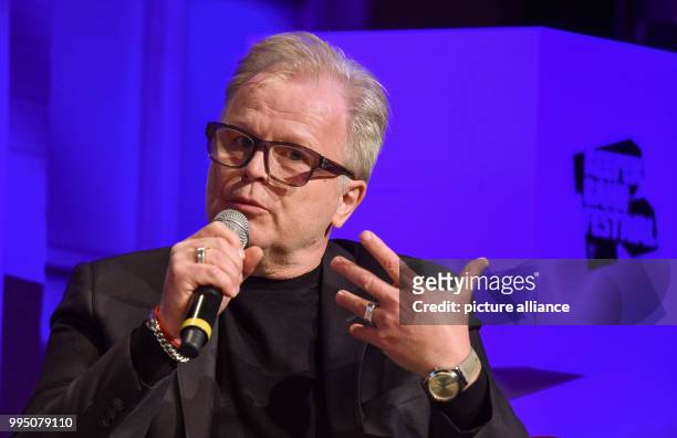 Musician Herbert Groenemeyer speaking at the podium in the Schmidt Theater in Hamburg, Germany, 21 September 2017. A discussion titled "Musik bewegt...