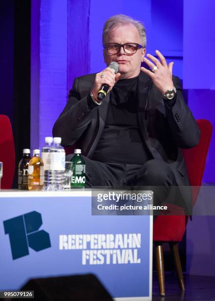 Musician Herbert Groenemeyer speaking at the podium in the Schmidt Theater in Hamburg, Germany, 21 September 2017. A discussion titled "Musik bewegt...