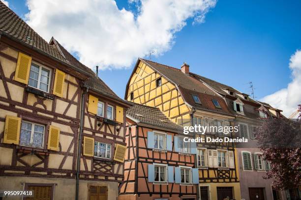 colourful facade - kaysersberg - fotografias e filmes do acervo