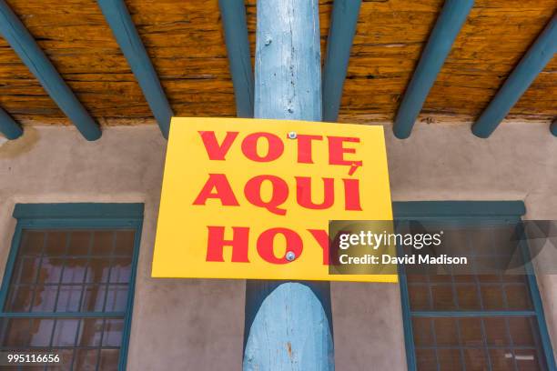 sign saying "vote here today" in new mexico - spanish language stock pictures, royalty-free photos & images