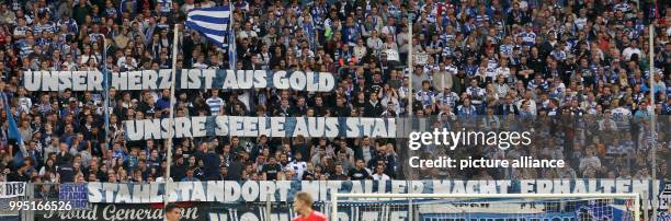 Duisburg's fans profess to the steel location North Rhine-Westphalia with the banner 'Unser Herz ist aus Gold - Unsere Seele aus Stahl -...
