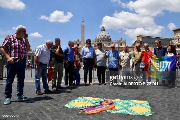 Father Alex Zanotelli poses at the St Peter's square at the Vatican on July 10, 2018. - Zanotelli's with other religious associations today began a...