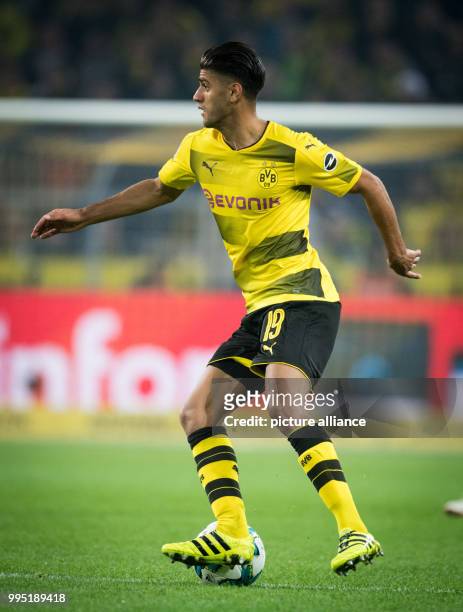 Dortmund's Mahmoud Dahoud on the ball during the German Bundesliga soccer match between Borussia Dortmund and Borussia Mönchengladbach in the Signal...