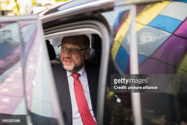 Chancellor candidate Martin Schulz leaves after casting his vote for the German Federal Election 2017 in Wuerselen, Germany, 24 September 2017....