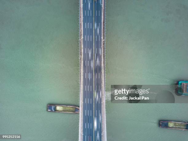 aerial view of shanghai lupu bridge - jackal pan， stockfoto's en -beelden