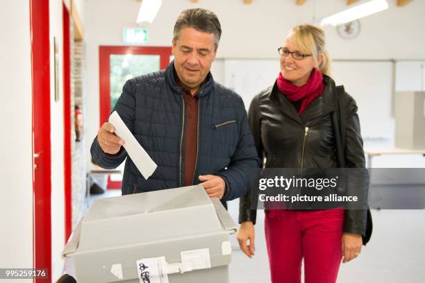 Federal foreign minister Sigmar Gabriel and his wife Anke cast their votes for the German Federal Election at a polling station in Goslar, Germany,...