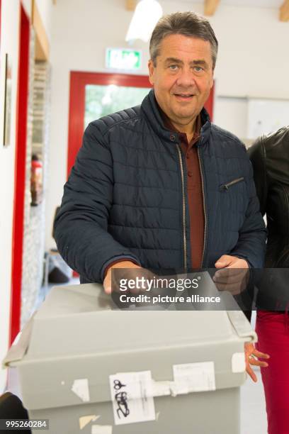 Federal foreign minister Sigmar Gabriel casts his vote for the German Federal Election at a polling station in Goslar, Germany, 24 September 2017....