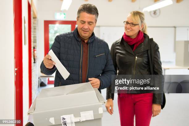 Federal foreign minister Sigmar Gabriel and his wife Anke cast their votes for the German Federal Election at a polling station in Goslar, Germany,...