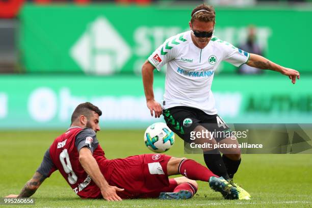 Nuremberg's Mikael Ishak and Fuerth's Patrick Sontheimer vie for the ball during the German 2. Bundesliga match between SpVgg Greuther Fuerth and 1....