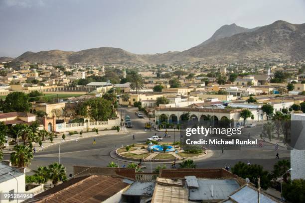 overlooking the town of keren in the highlands, keren, eritrea - keren eritrea foto e immagini stock