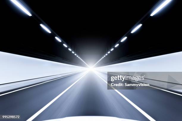 speeding in the tunnel - luz al final del túnel fotografías e imágenes de stock