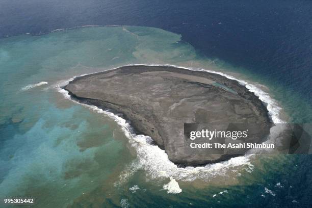 In this aerial image, a week after the submarine volcano Fukutoku Okanoba erupted near Minami Iwojima Island on January 27, 1986 in Ogasawara, Tokyo,...