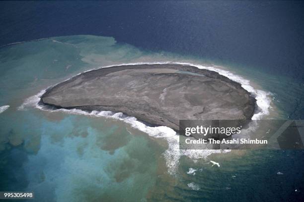 In this aerial image, a week after the submarine volcano Fukutoku Okanoba erupted near Minami Iwojima Island on January 27, 1986 in Ogasawara, Tokyo,...