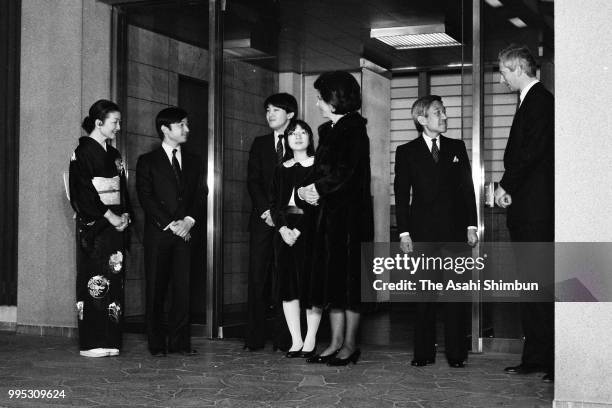 Prince Hans-Adam and Princess Marie Aglae of Liechtenstein are welcomed by Crown Prince Akihito, Crown Princess Michiko, Prince Naruhito, Prince...