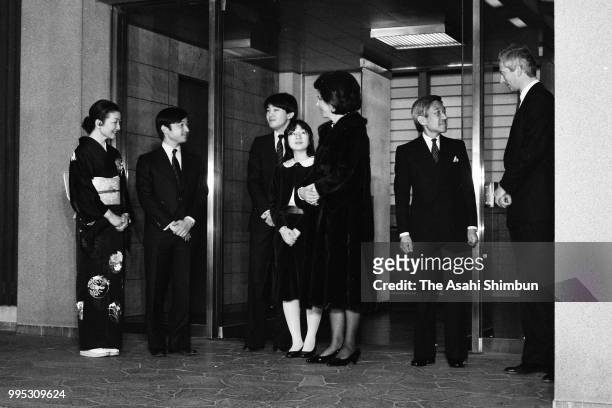 Prince Hans-Adam and Princess Marie Aglae of Liechtenstein are welcomed by Crown Prince Akihito, Crown Princess Michiko, Prince Naruhito, Prince...