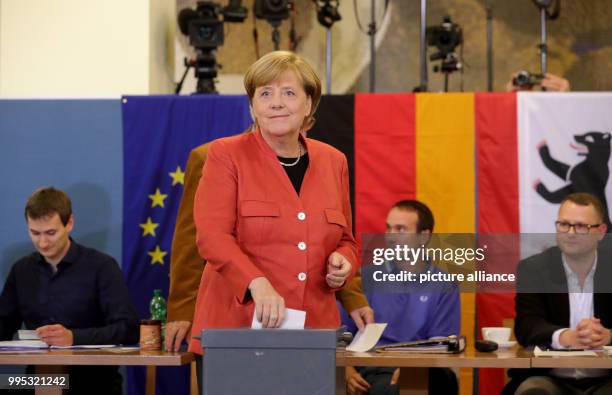 German chancellor Angela Merkel casts her Vote for the German Federal Election in Berlin, Germany, 24 September 2017. Photo: Michael Kappeler/dpa