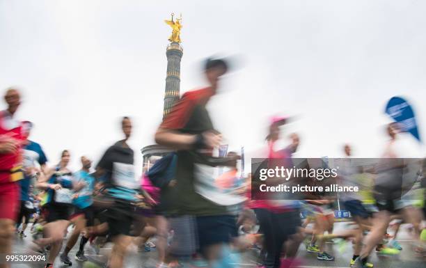 Thousands of runners partake in the 44th Berlin Marathon in Berlin, Germany, 24 September 2017. Photo: Soeren Stache/dpa