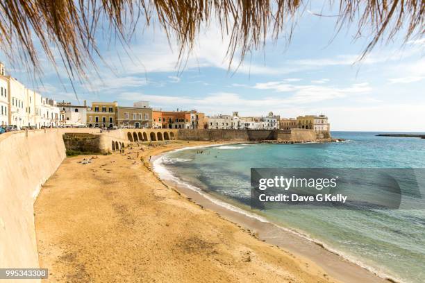 gallipoli town beach - urban beach stockfoto's en -beelden